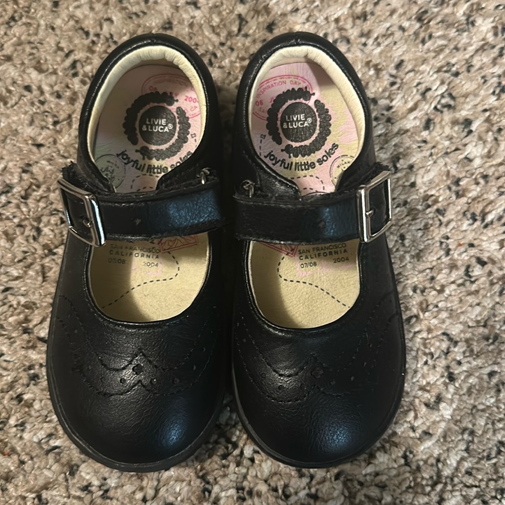 LIVIE & LUCA black Mary Janes.. size 8